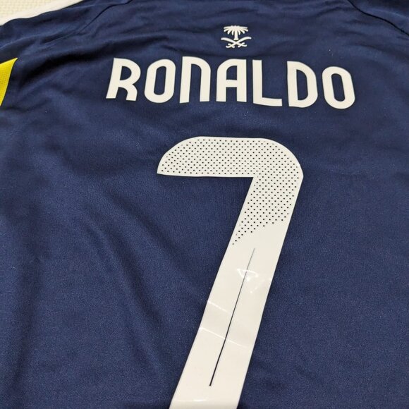 Ronaldo #7 Al Nassr FC Youth Kit - Picture 10 of 12